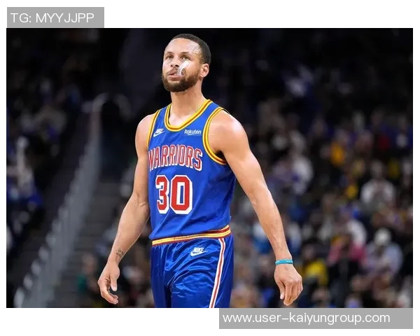 库里复出首战未达预期但重返赛场与队友们同心协力倍感欣喜