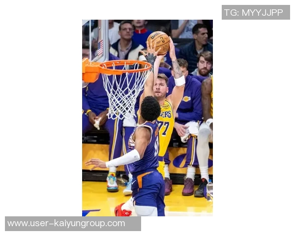 湖人对阵太阳的比赛戏剧性十足近期状态起伏不定表现令人关注