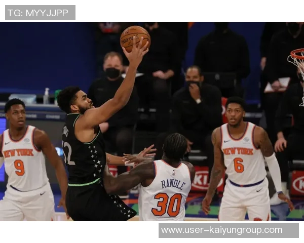 兰德尔末节发力独揽17分强攻唐斯助球队逆转胜利